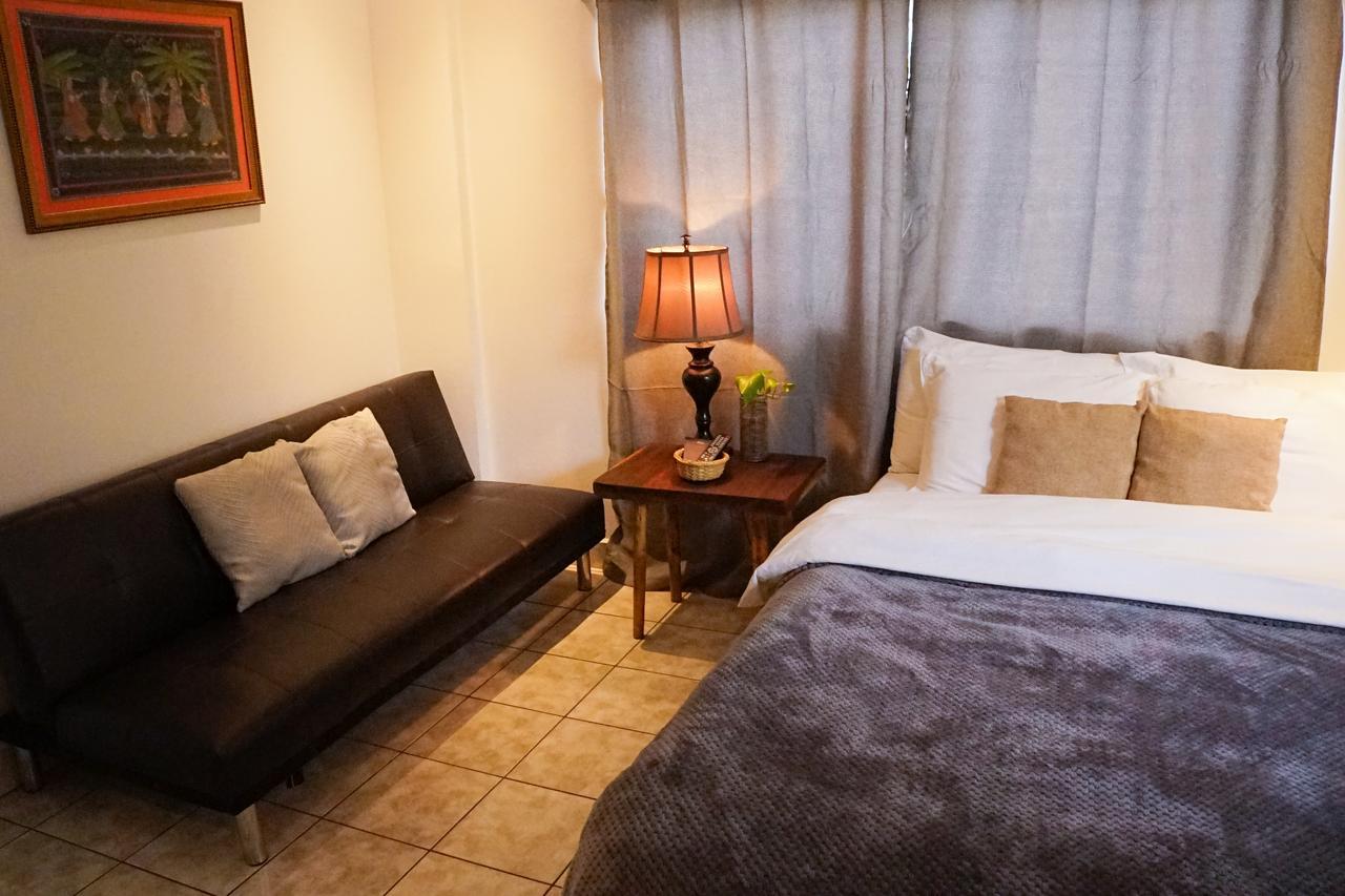 Cinco Hotel B&B サンサルバドル エクステリア 写真