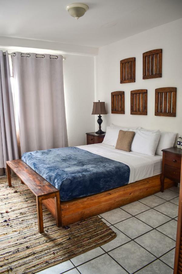 Cinco Hotel B&B サンサルバドル エクステリア 写真