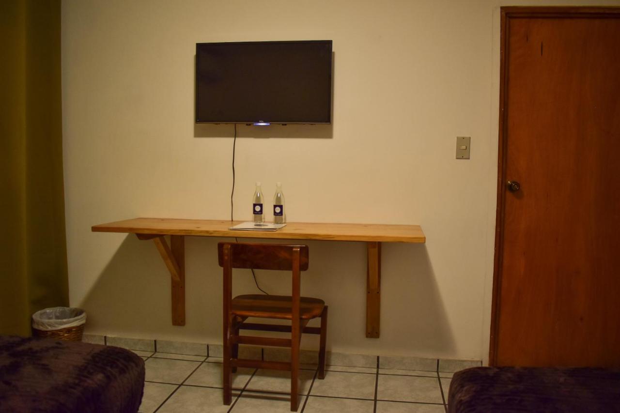 Cinco Hotel B&B サンサルバドル エクステリア 写真